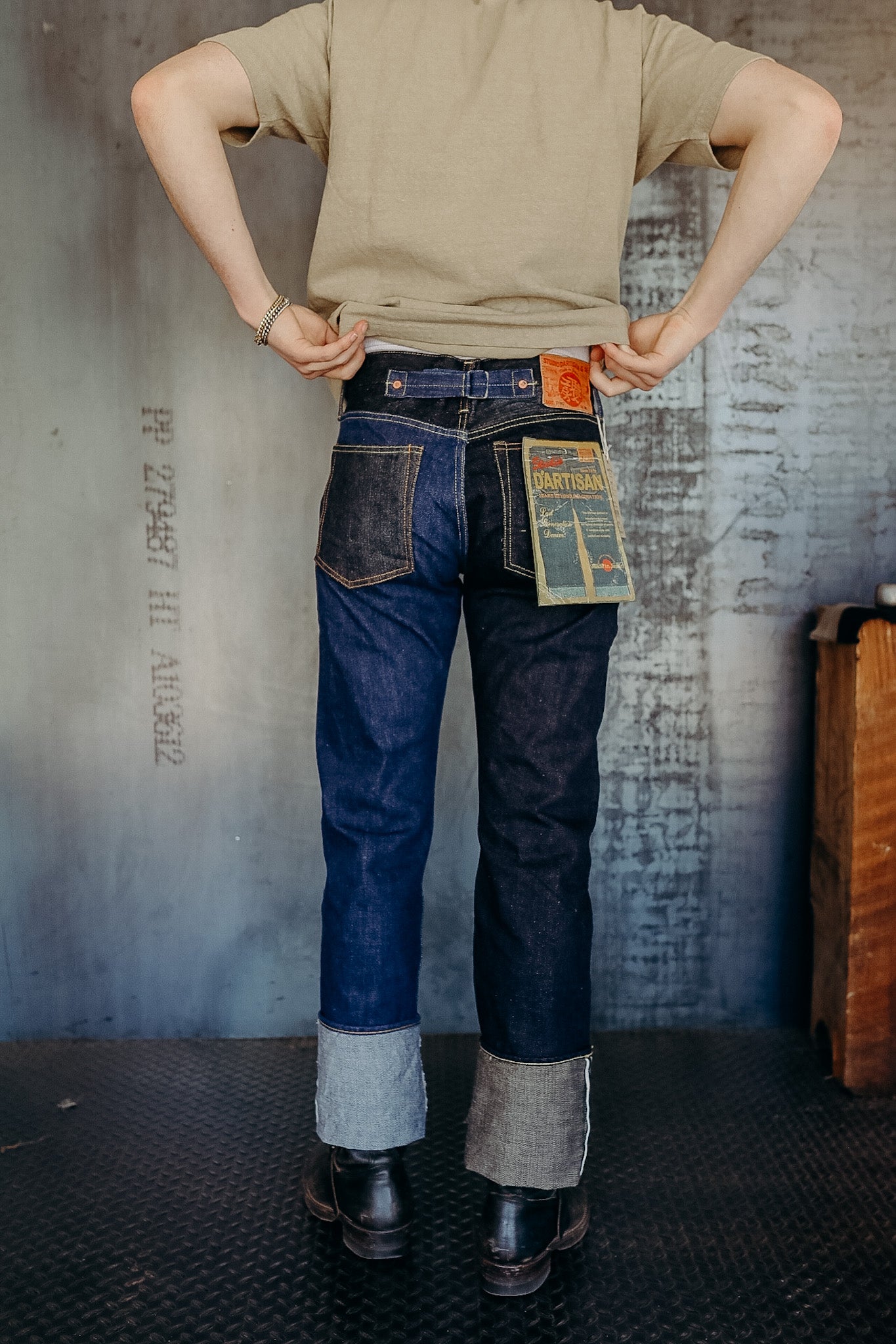 Studio D'artisan Salesman Jean-(D1862) – Iron Shop Provisions Studio D'artisan Salesman Jean-(D1862) – Iron Shop Provisions