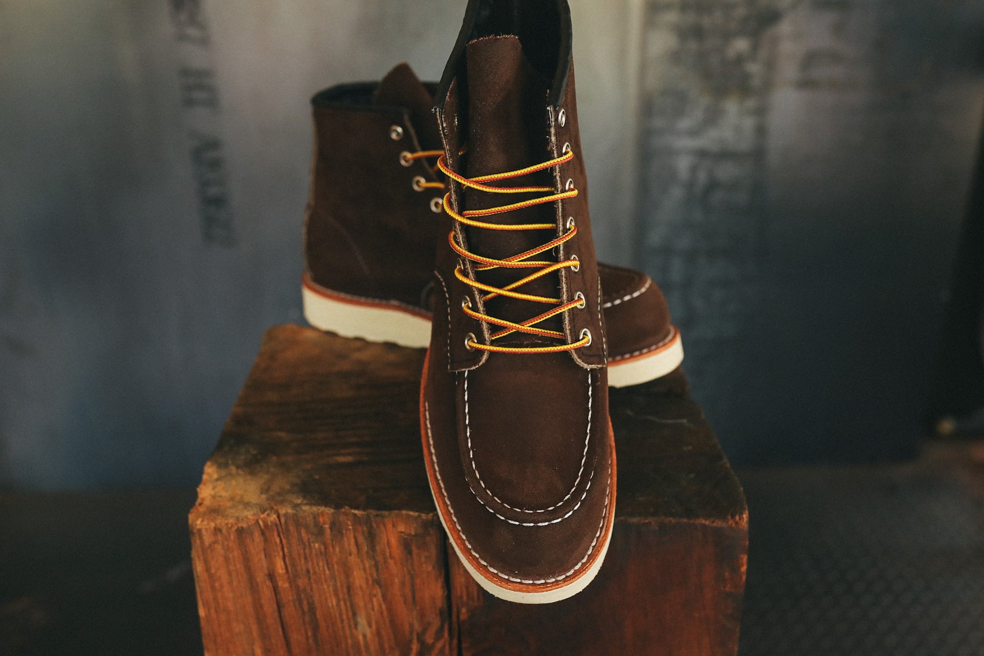 Moc toe Men's 6" Chocolate Muleskinner (08836)