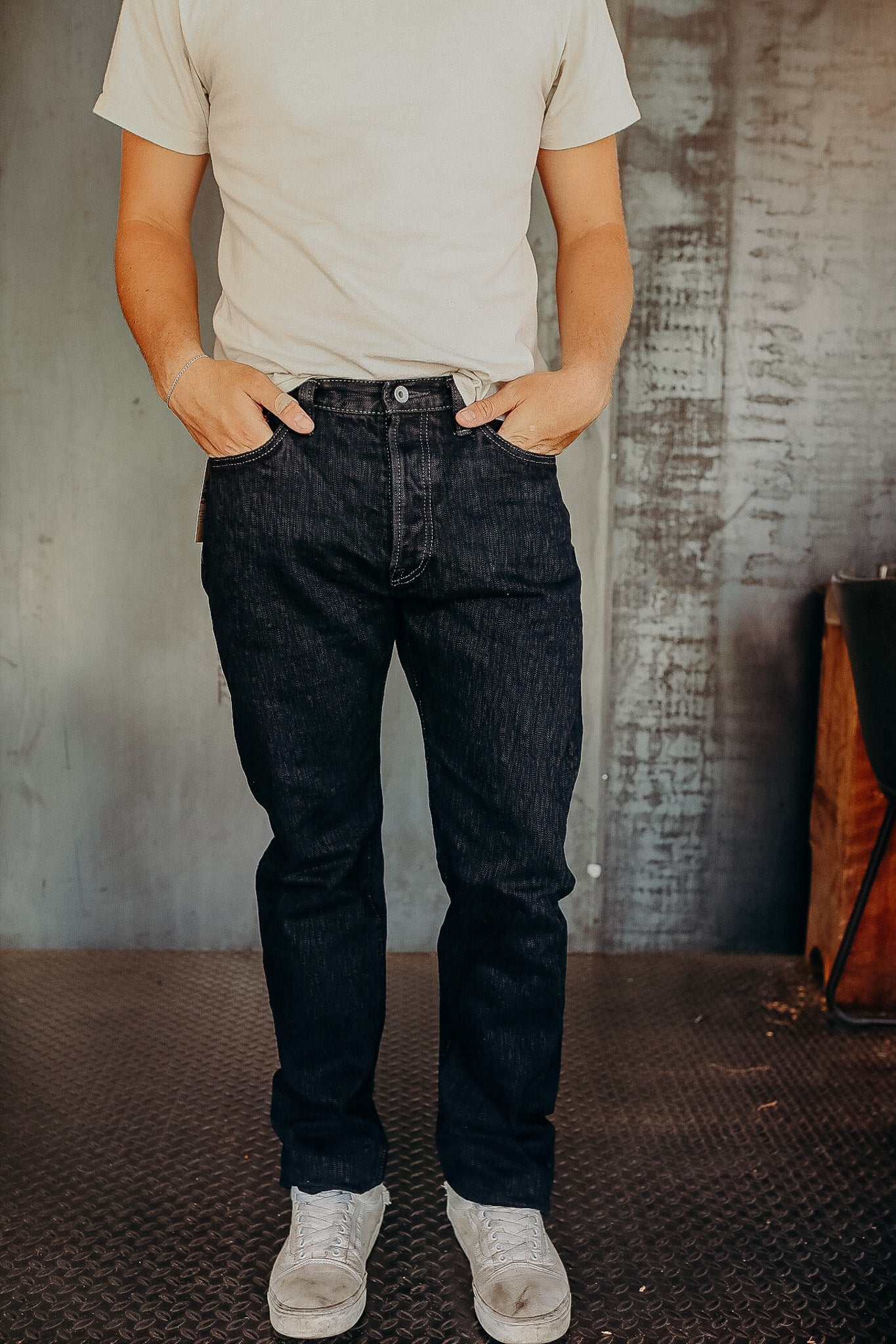 16oz Slubby Selvedge Denim Relaxed Tapered Cut Jeans - Indigo Overdyed Black IH-888S-SLBod