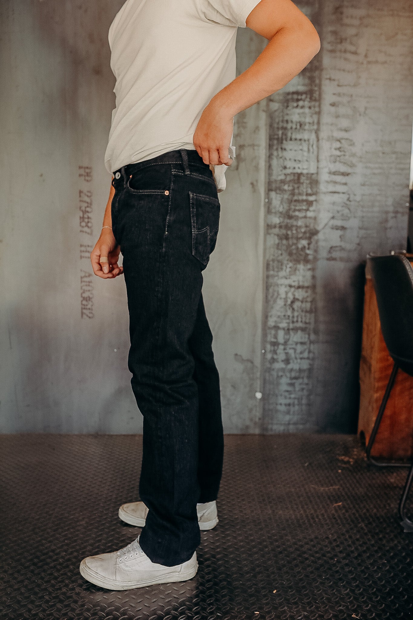 16oz Slubby Selvedge Denim Relaxed Tapered Cut Jeans - Indigo Overdyed Black IH-888S-SLBod