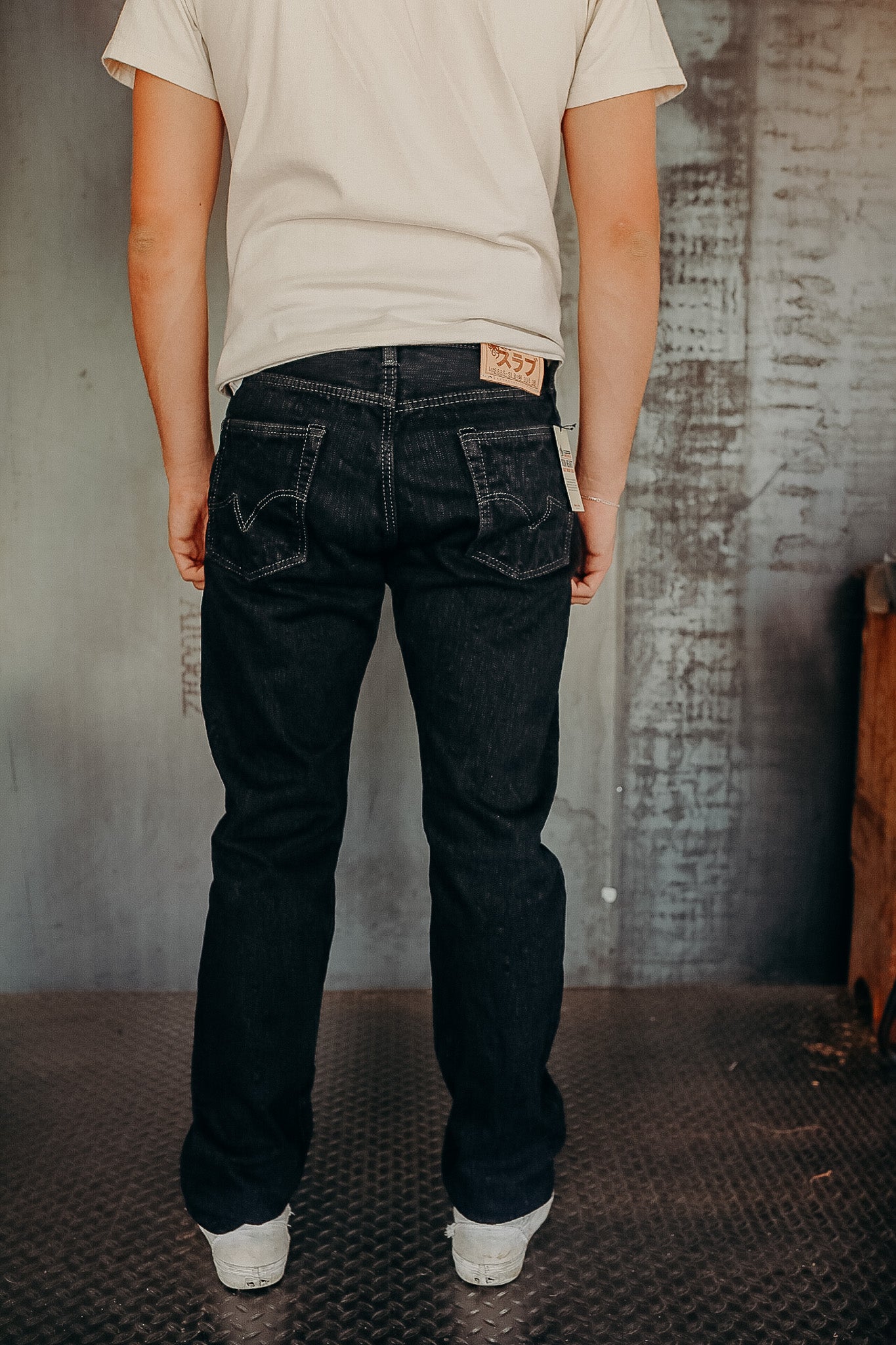 16oz Slubby Selvedge Denim Relaxed Tapered Cut Jeans - Indigo Overdyed Black IH-888S-SLBod
