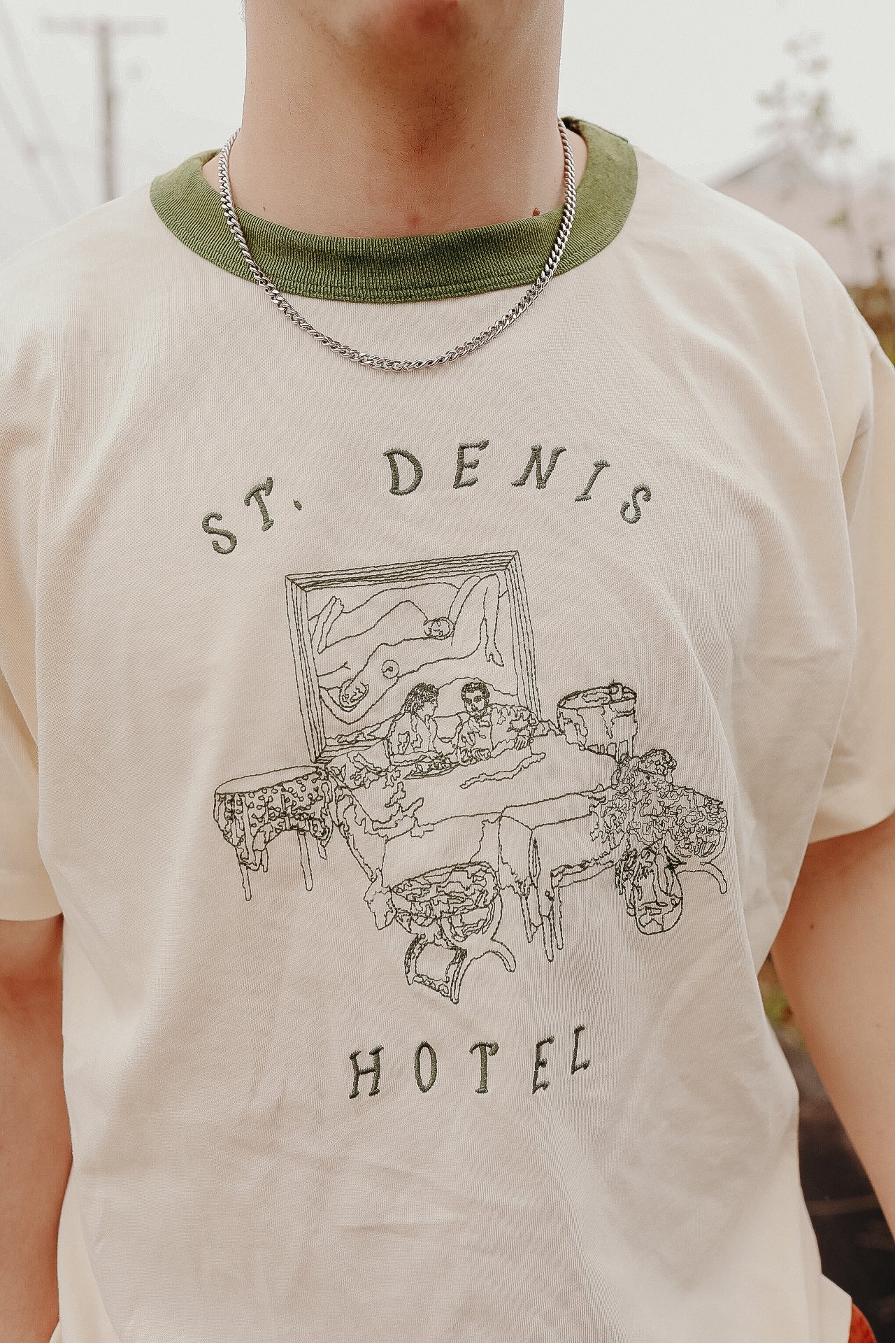 Hotel Tee- Green Ringer