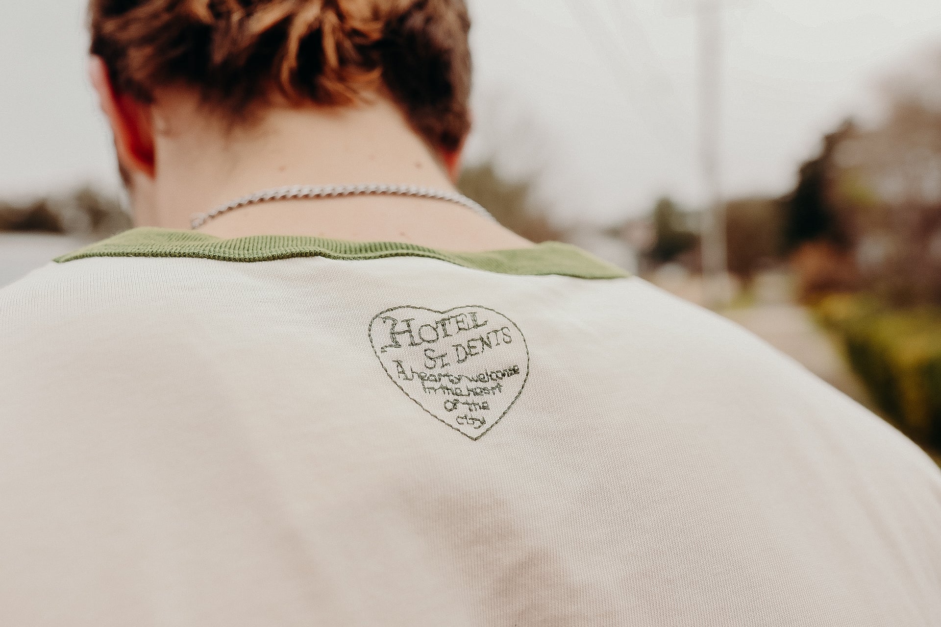 Hotel Tee- Green Ringer
