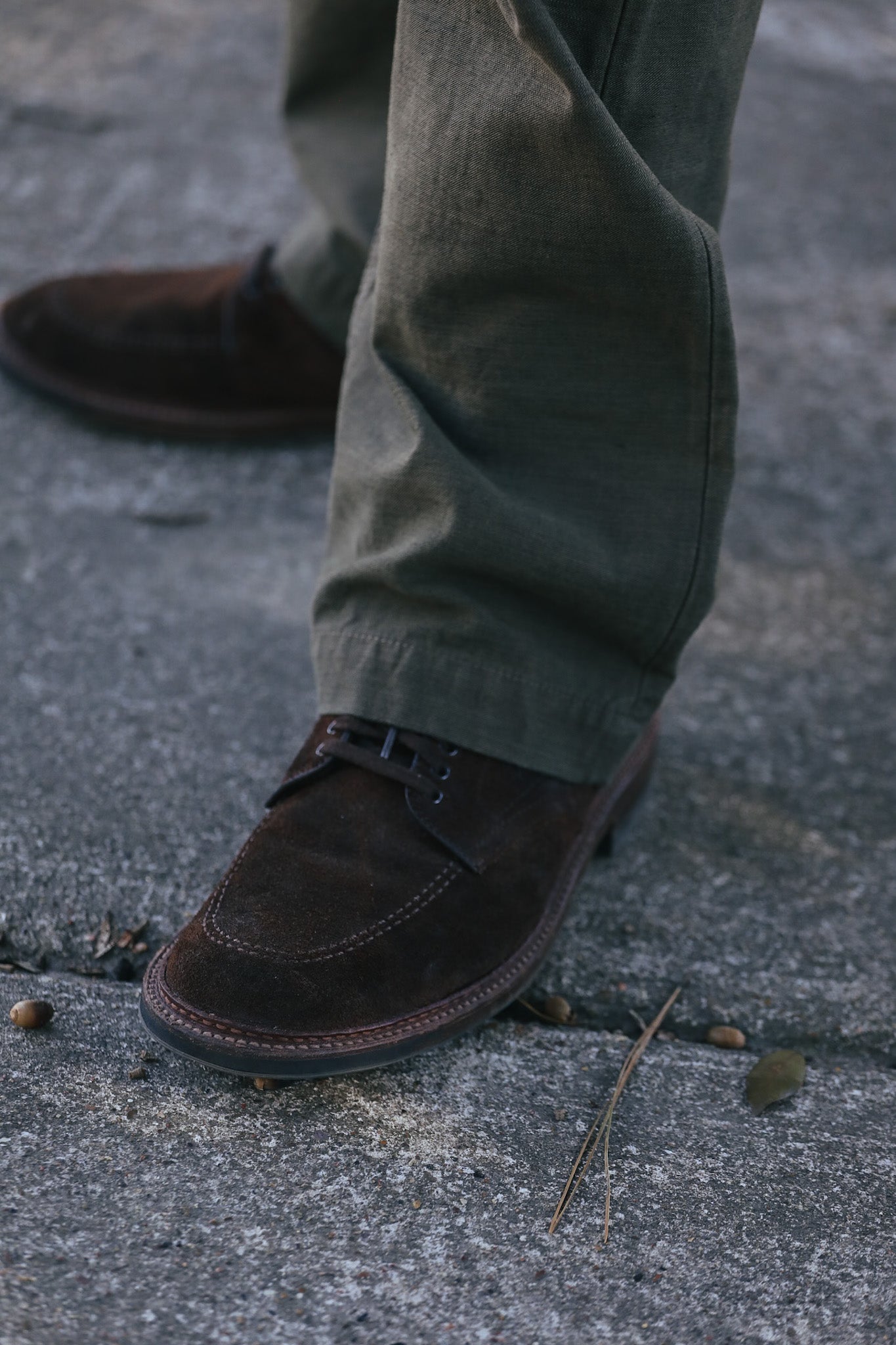 man wearing khaki pants