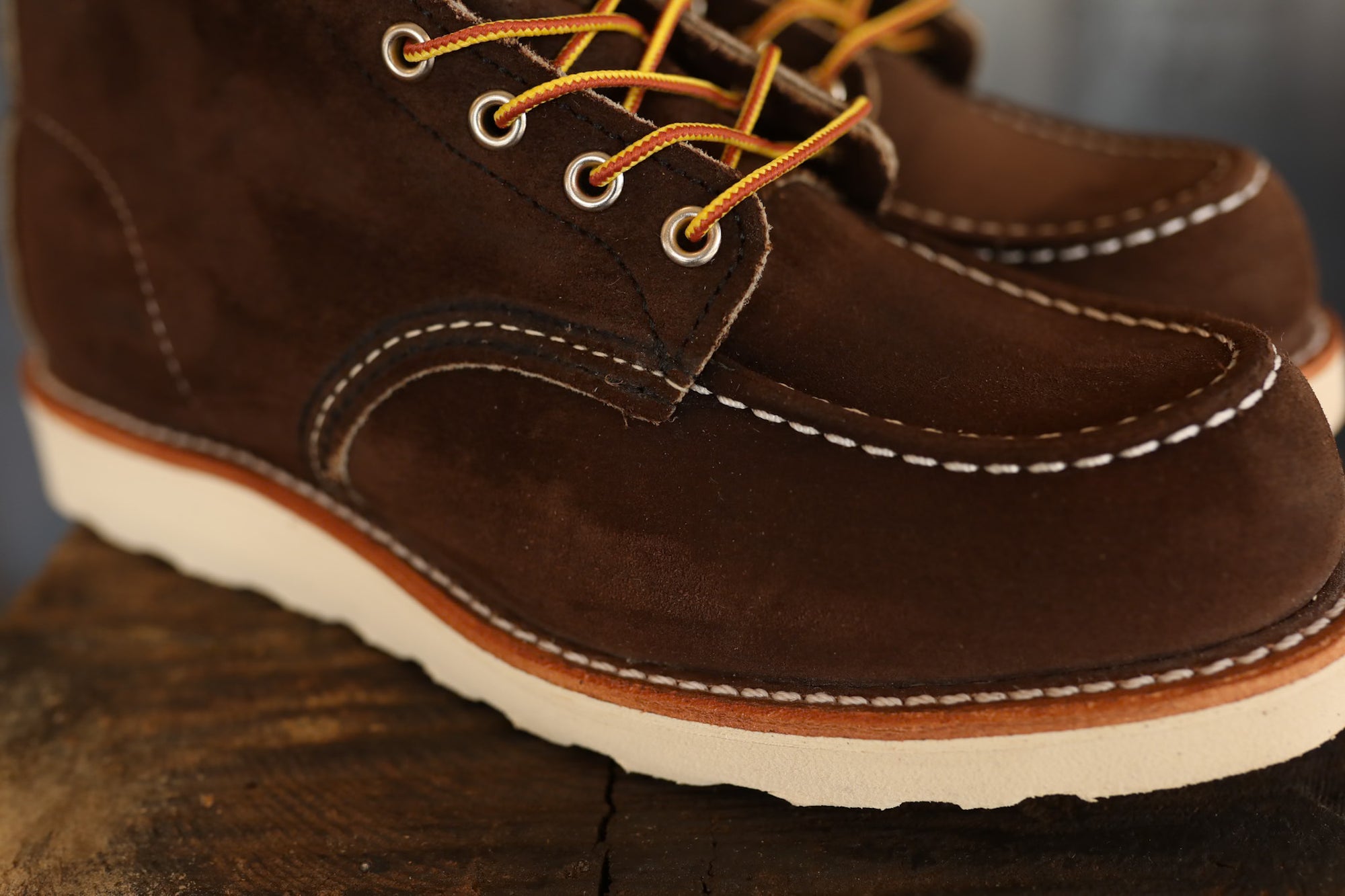 Moc toe Men&#39;s 6&quot; Chocolate Muleskinner (08836)