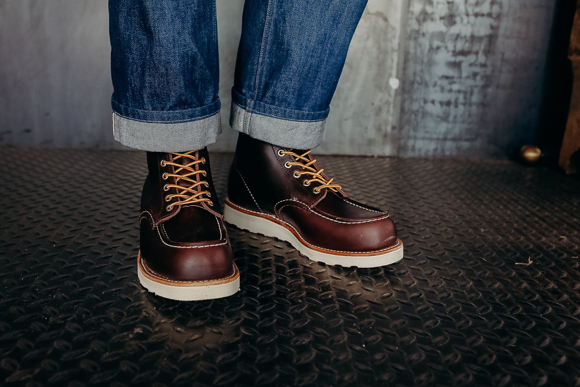 CLASSIC MOC MEN&#39;S 6-INCH BOOT -BLACK CHERRY EXCALIBUR LEATHER