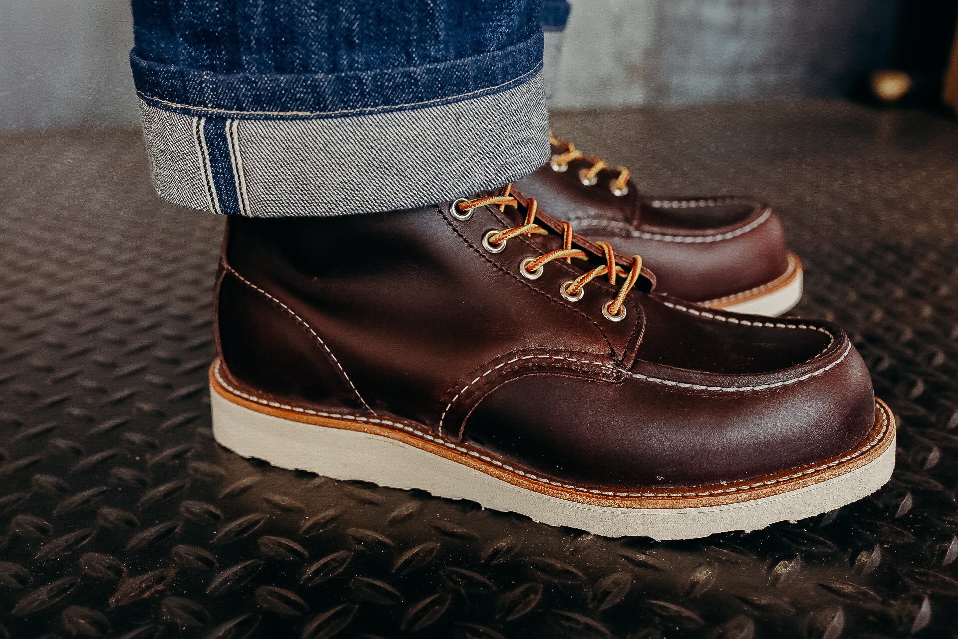 CLASSIC MOC MEN&#39;S 6-INCH BOOT -BLACK CHERRY EXCALIBUR LEATHER