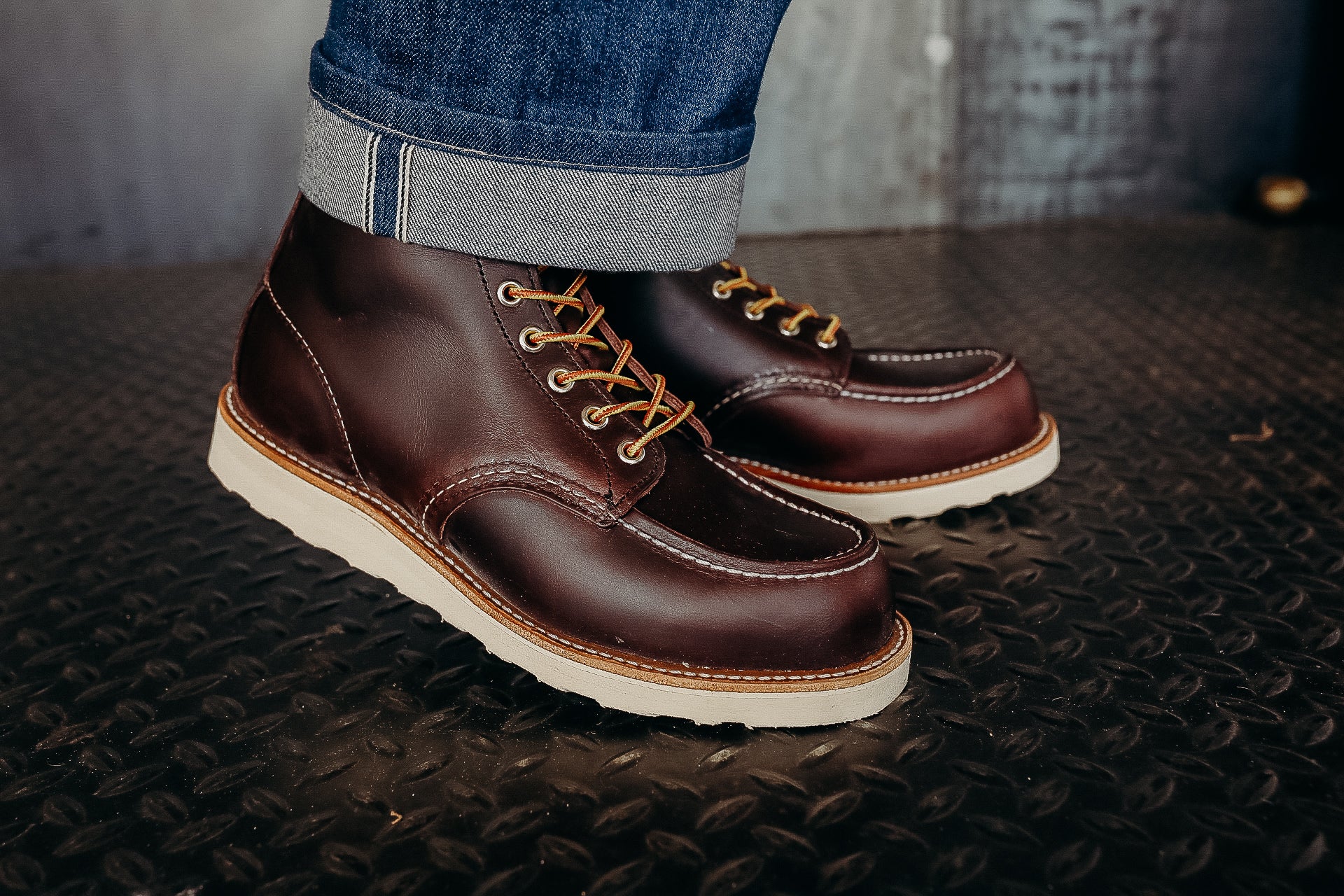 CLASSIC MOC MEN&#39;S 6-INCH BOOT -BLACK CHERRY EXCALIBUR LEATHER