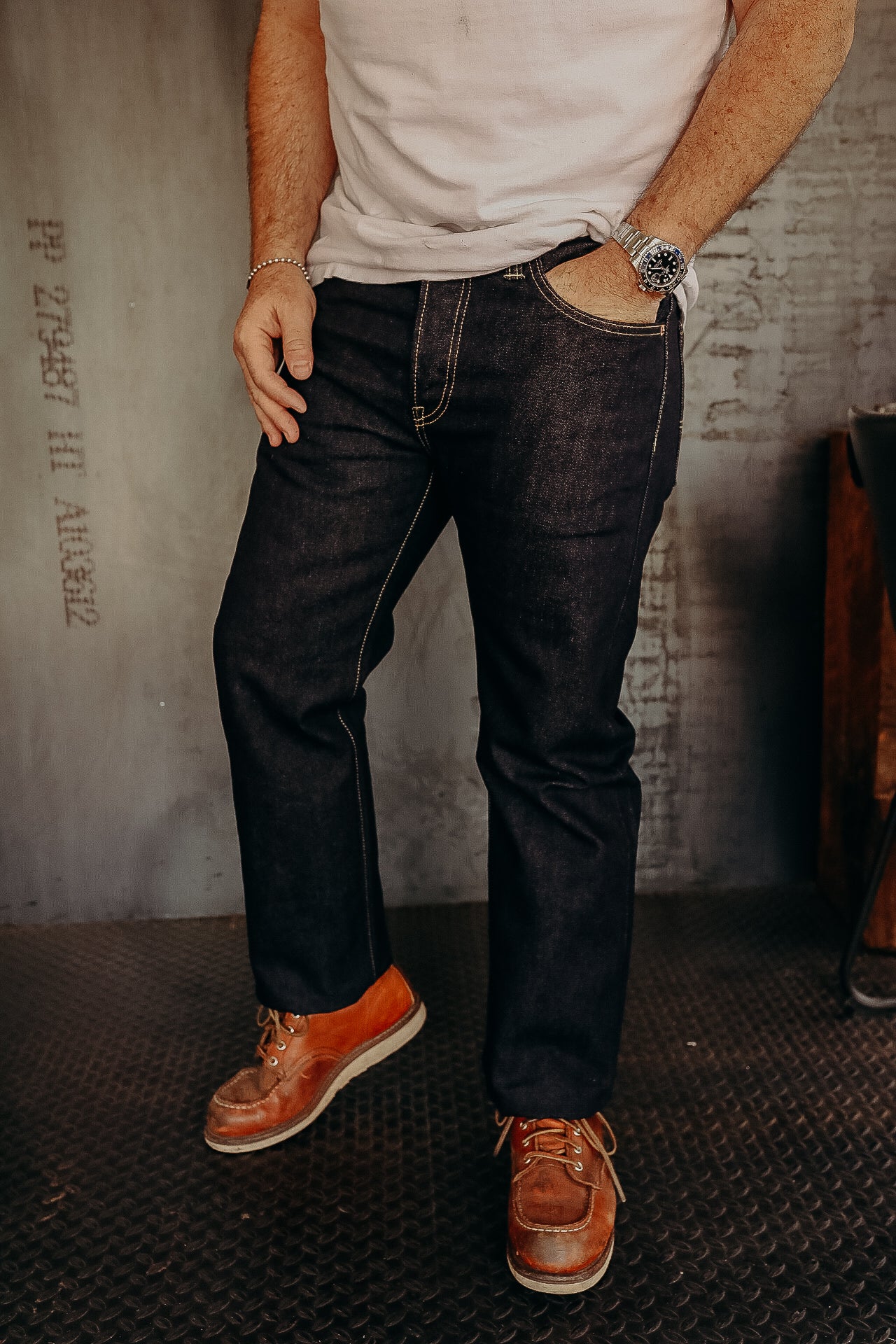 14oz 666 Broken Twill Selvedge Denim Slim Straight Cut Jeans - Indigo