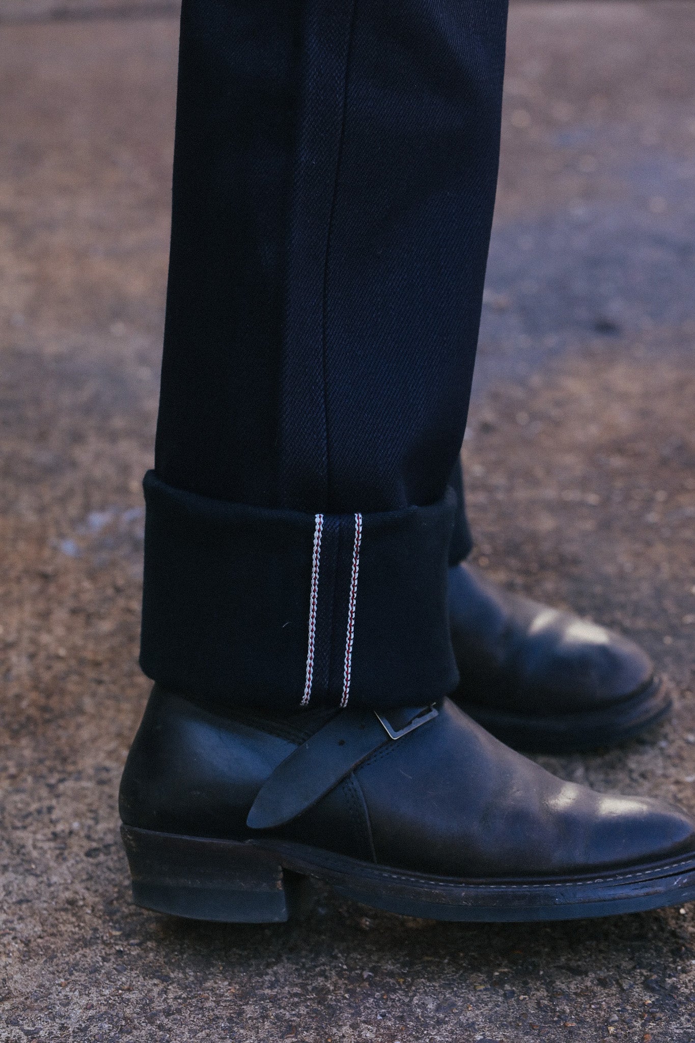 IH-634-XHSib 25oz Selvedge Denim Straight Cut Jeans - Indigo/Black