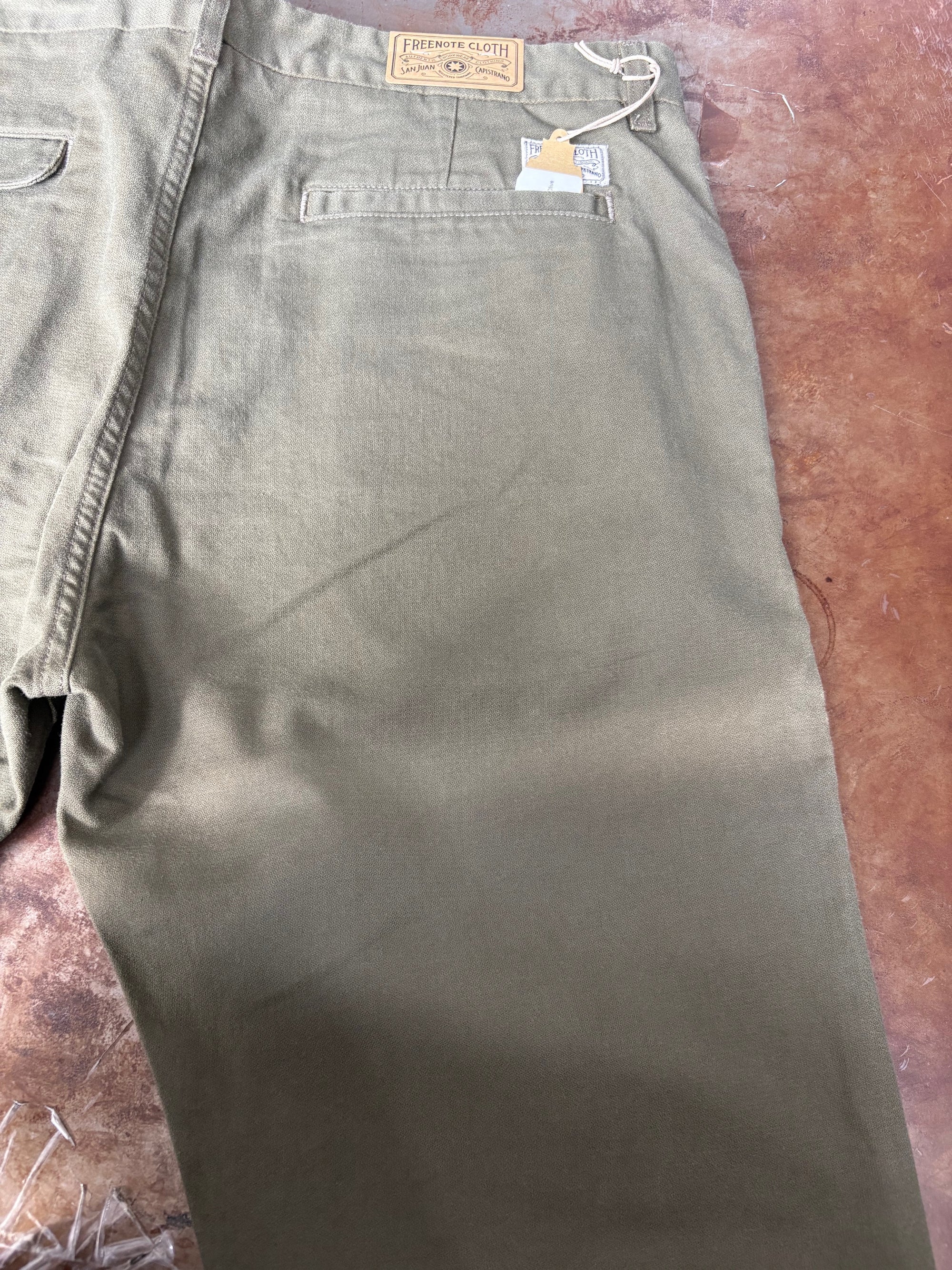 Workers Chino Slim Straight - Olive (Scratch N' Dent)