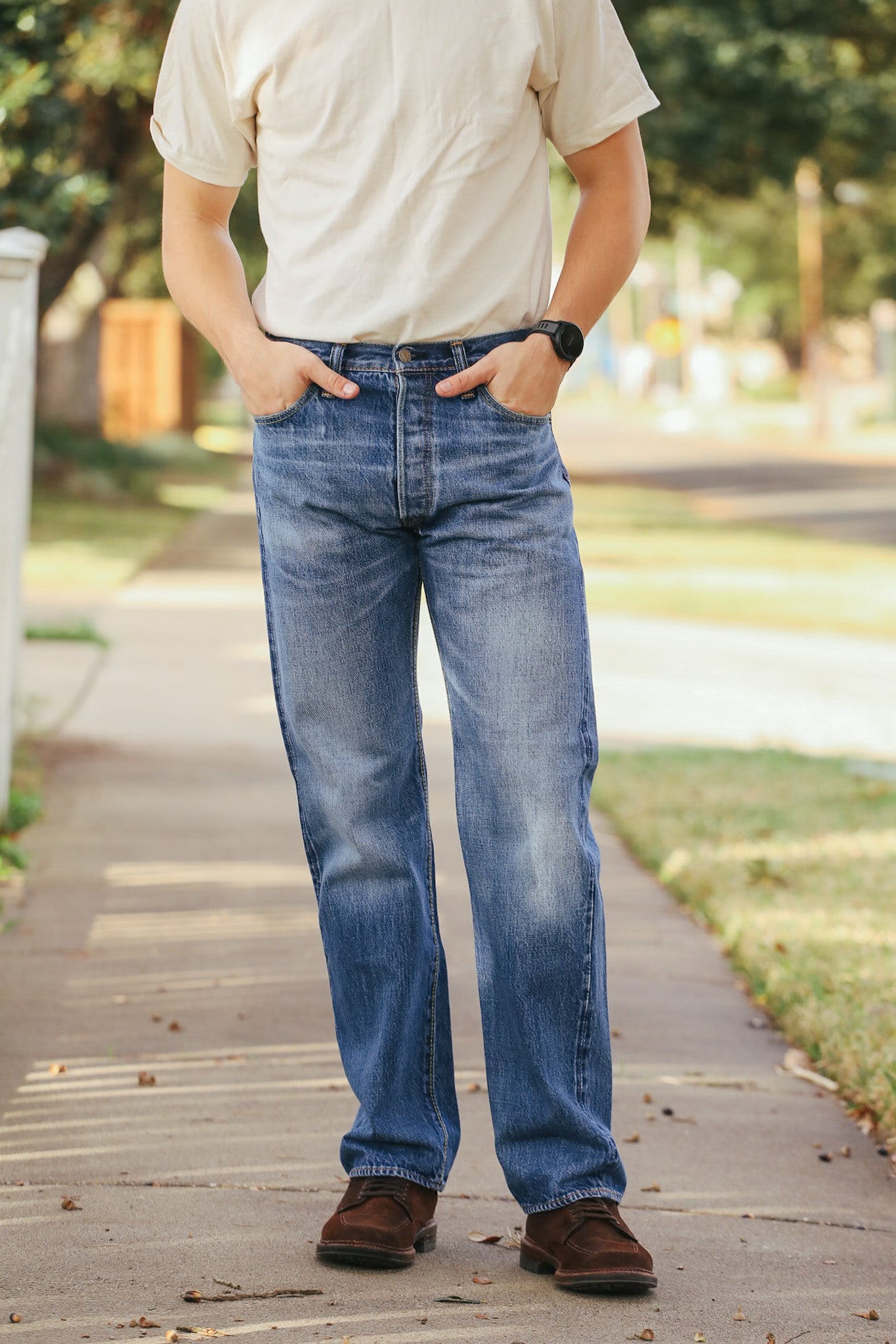 man wearing light color jeans 