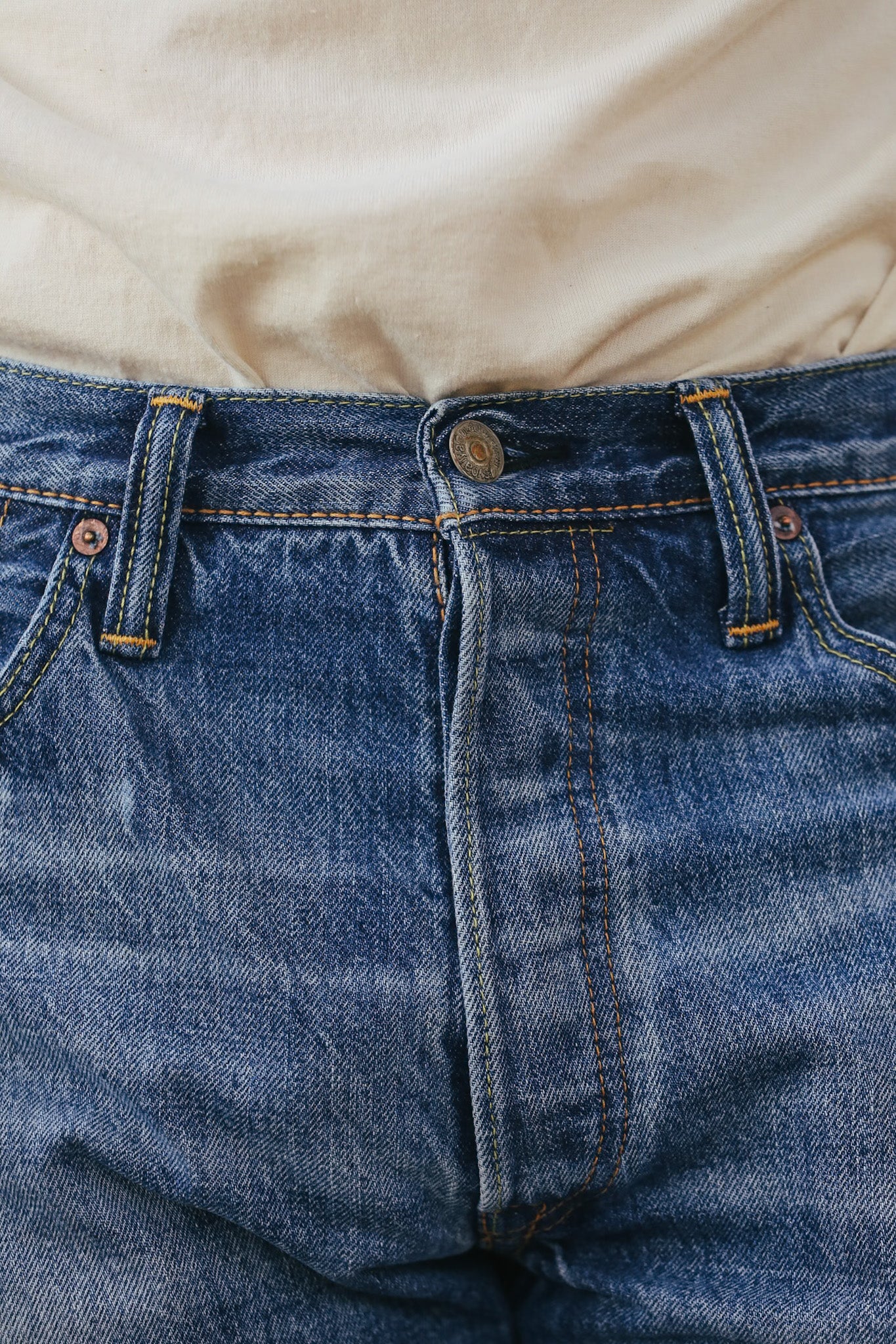 man wearing light color jeans 