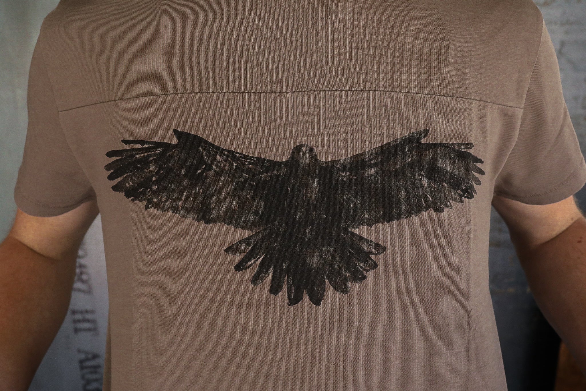Kel T-Shirt Clay Soil Hawk Print